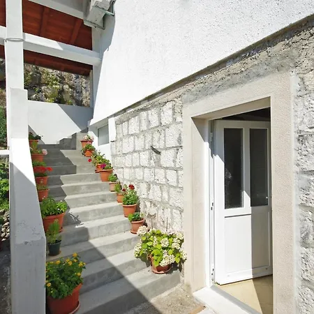 Apartments With A Parking Space Podaspilje, Omis - 11708