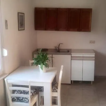 Apartment Apartments With A Parking Space Podaspilje, Omis - 11708 Podspilje (Split)
